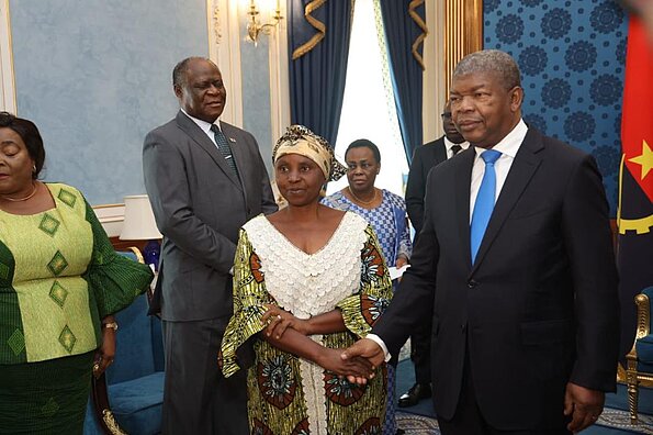 Représentant de la synergie des femmes avec le président angolais son Excellence Lourenço à Luanda